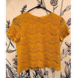 Yellow short sleeve top with lace Medium